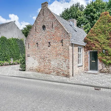 Van Gogh Cottage-3