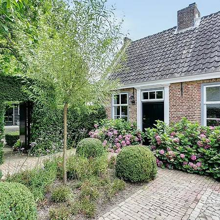 Van Gogh Cottage-3