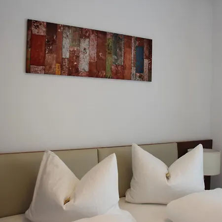Hotel Schmales Haus-2