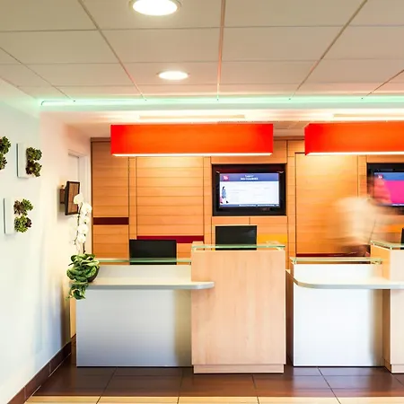 Ibis Massy-3