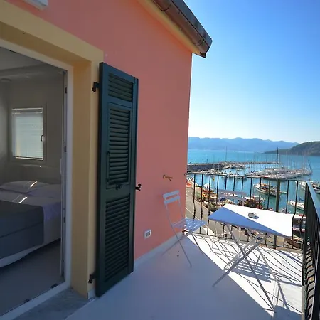 Al Molo Sea View Rooms-3