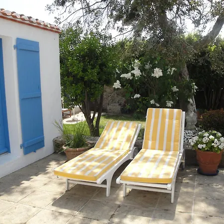 Le Buzet Bleu Bed & Breakfast-3