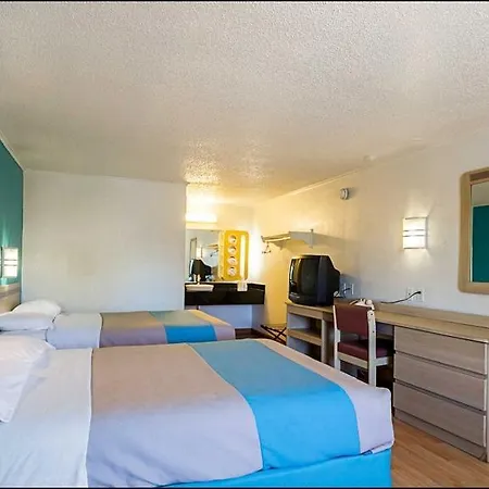 Motel 6 Bloomington Indiana University-3