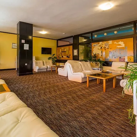 Hotel International-2