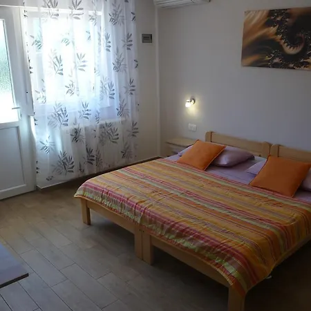 Rooms & Apartments Milka-3