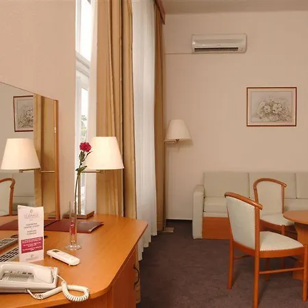 Hunguest Hotel Platanus-2