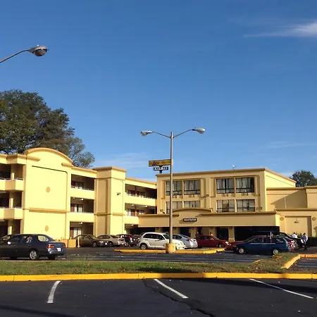 Diamond Inn & Suites-2