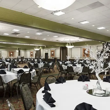 Holiday Inn Perrysburg French Quarter-3