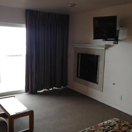 Cozy Cove Beachfront Resort Inn-2