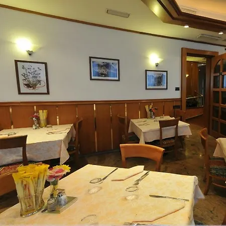 Hotel Vela-3