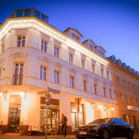 Hotel Bett Und Buch-2