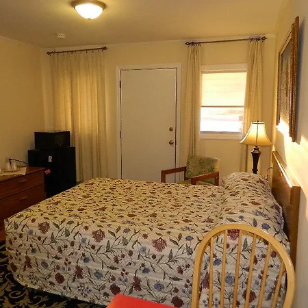 Twin Oaks Motel-3