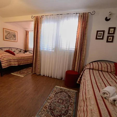 Bed&Breakfast Villa Flora-3