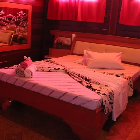 Motel Paradise (Adults Only)-3