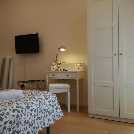 Dante Rooms And Apartment-3