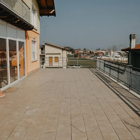 Vittoria Rooms Peschiera-3