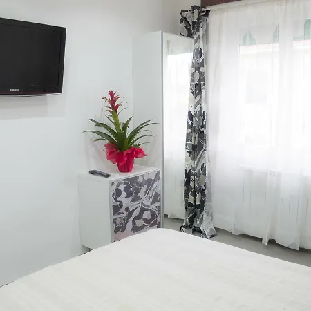 Ricci Home-2