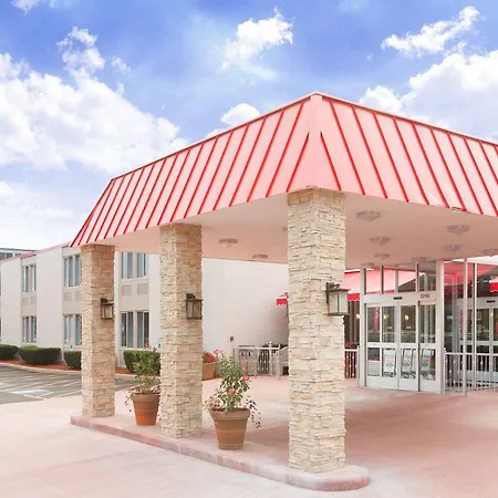 Ramada Plaza By Wyndham Chicago North Shore-2