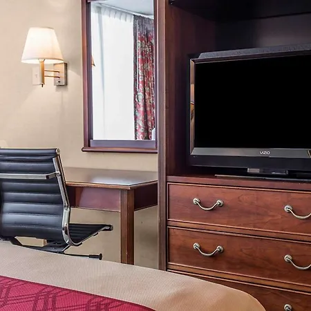 Econo Lodge Kernersville-3