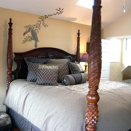Gaslight Bed & Breakfast-3