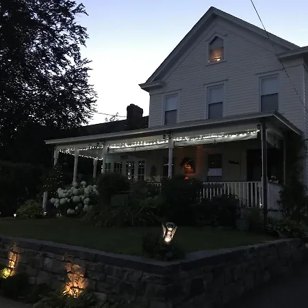 The Stirling House Waterfront Inn Greenport-3