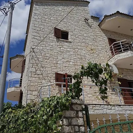 Eglent'S Tourist House-2