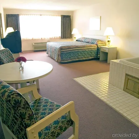 Boarders Inn & Suites By Cobblestone Hotels - Supe-2