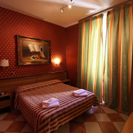 Hotel Hollywood-3
