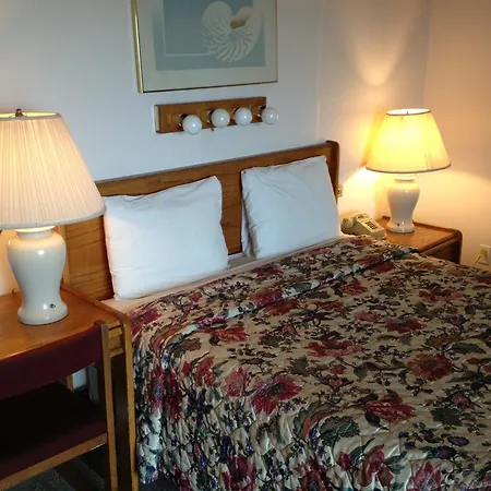 Cozy Cove Beachfront Resort Inn-3