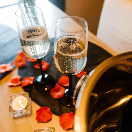 La Suite Romantique avec Jacuzzi au Cœur de Perpignan-2