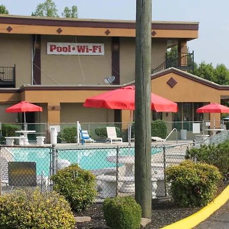 Scottish Inn Knoxville-3