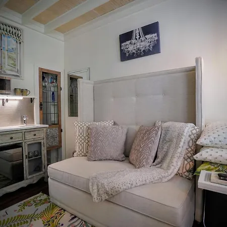 Palm Beach Historic Hotel: Petite Retreat Near Beach-3
