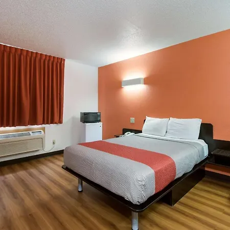 Motel 6-Davenport, Ia-3