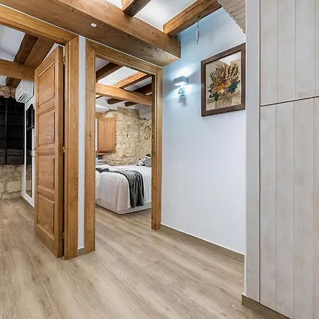 Hostal 977-3