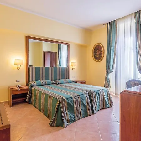 Raeli Hotel Noto-3