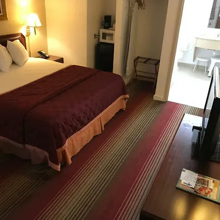 Elizabethan Inn-3