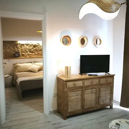 Amelia Apts & Rooms-3