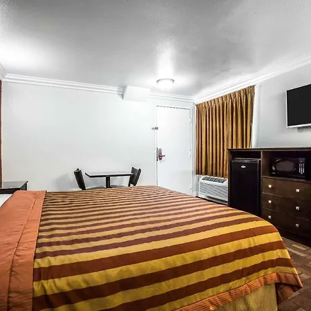 Econo Lodge Pico Rivera-2