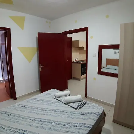'Young'Seven Apartments-2