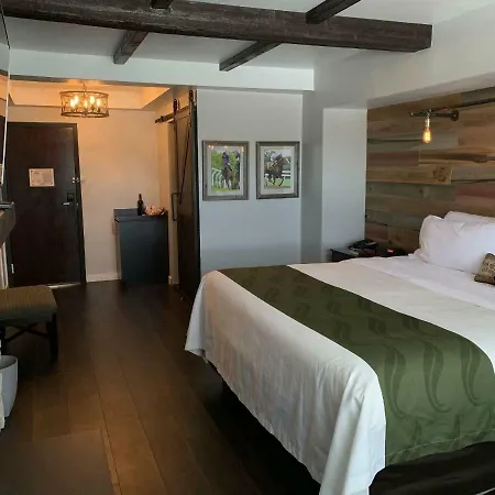 Cedar Stables Inn & Suites-3