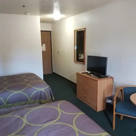Super 8 By Wyndham Houghton Lake-2