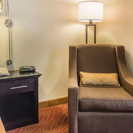 Comfort Inn & Suites Laguardia Airport-3