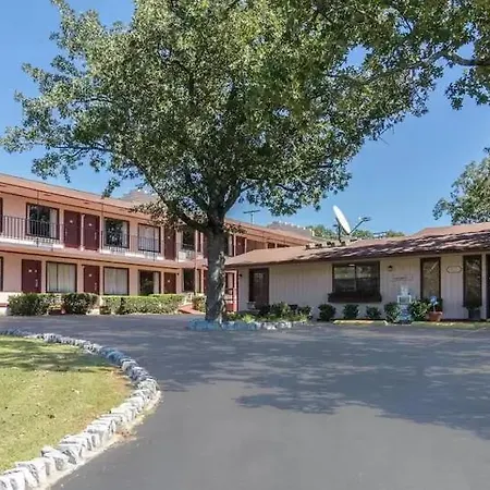 The Parkwood Inn & Suites-2