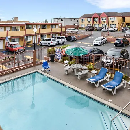 Hollywood Inn Express South-3