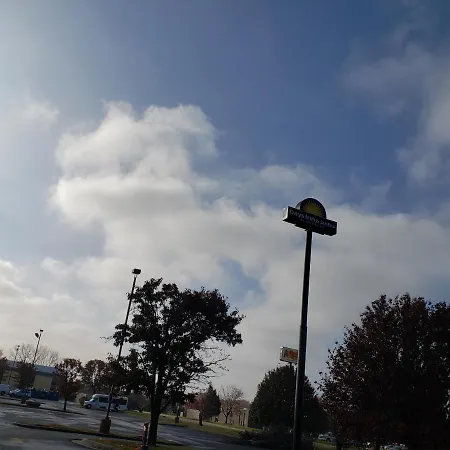 Days Inn & Suites By Wyndham Merrillville-3