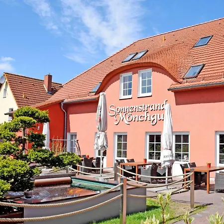 Das kleine Hotel und Ferienwohnungen auf Mönchgut!-2