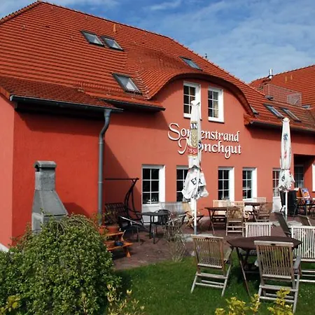Das kleine Hotel und Ferienwohnungen auf Mönchgut!-3
