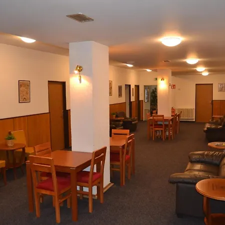 Hotel Bohemians-3