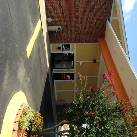 Super 8 By Wyndham Charlotte University-3