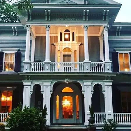 Elmwood 1820 Bed & Breakfast Inn-3